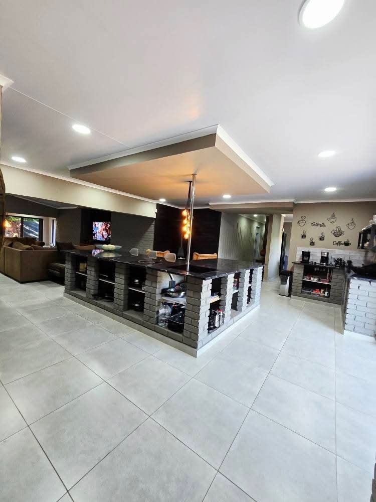 5 Bedroom Property for Sale in Irene Park North West